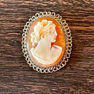 Victorian Carved Shell Cameo Brooch